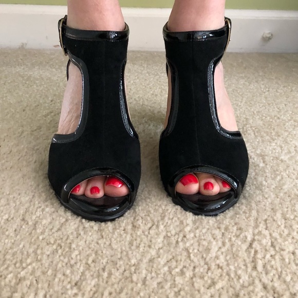 Sofft Shoes - T-Strap Suede Shoes